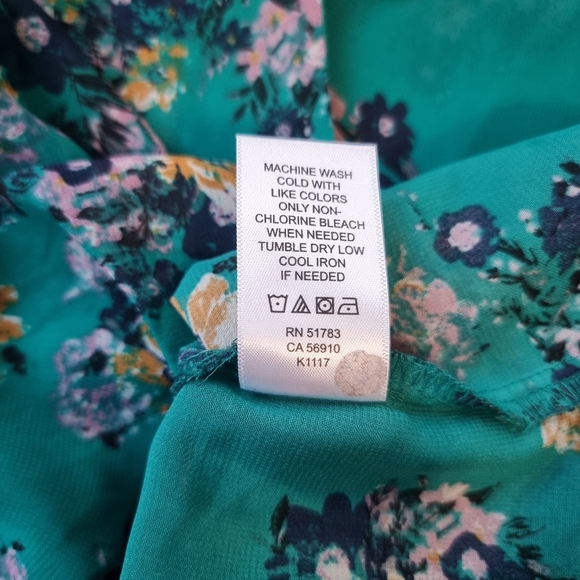 π3/$40 Sale!π Floral Long Sleeve Sheer Blouse - Picture 6 of 8